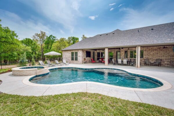 Lemaster Custom Pools - Godley, TX - Pool Builder Example 3